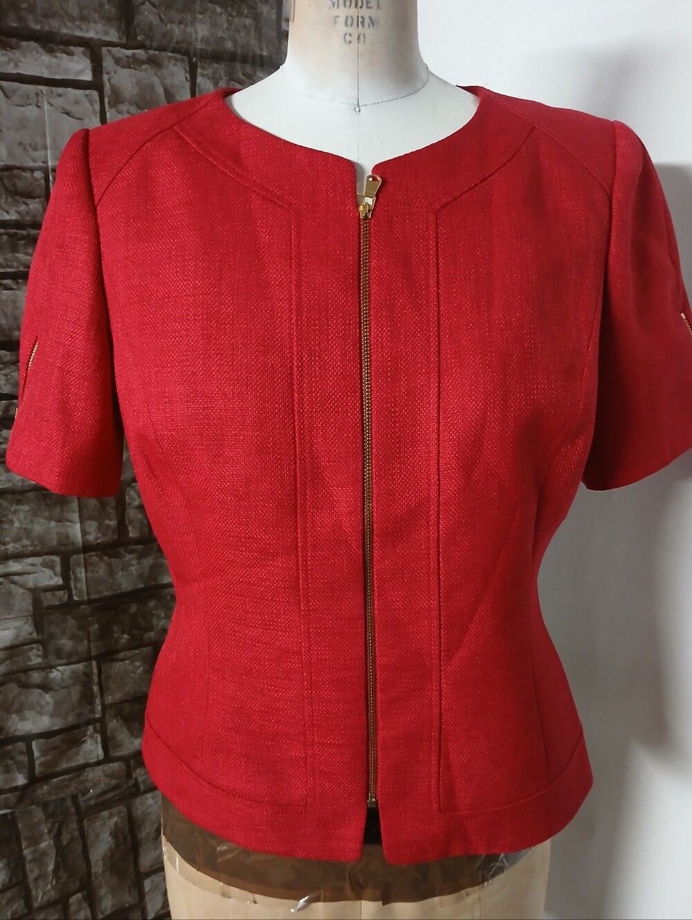 Tahari Arthur .S. Levine Red Short-Sleeve Zip-Front Blazer Size 8